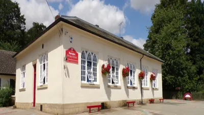 Ramsden Primary School building in Worksop