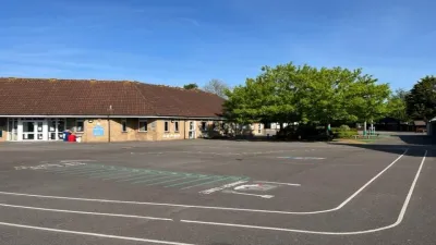 Trafalgar Community Infant School building in Horsham