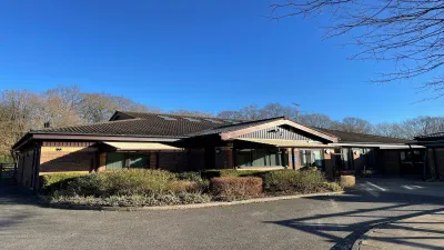 Castlewood Primary School building in Horsham