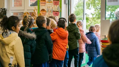Knollmead Primary School building in Surbiton